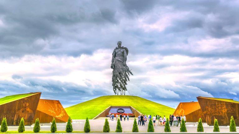 Летит над Ржевом журавлиный клин…