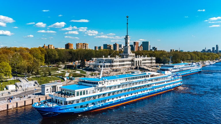 КРУИЗ+ТУР: Москва — Казань (6 дней/5 ночей). Теплоход «Россия» — Главная палуба каюта «Полулюкс Б»/ отель 4* (Казань)