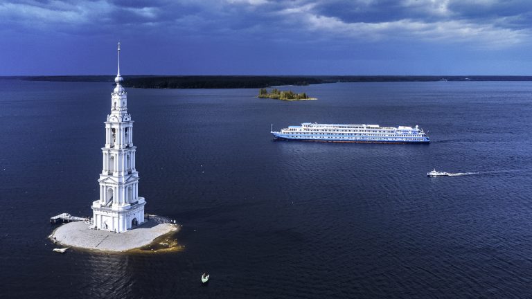 КРУИЗ+ТУР: Москва — Санкт-Петербург (9 дней/8 ночей). Теплоход «Россия» — Главная палуба каюта «Полулюкс Б»/ / отель «Экспресс Садовая 4*» (С-Петербург)